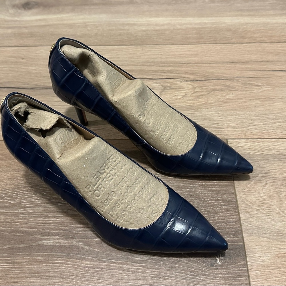 Lauren Ralph Lauren Lanette Navy Croc-Embossed Leather Pointed-Toe Heels - Picture 6 of 7
